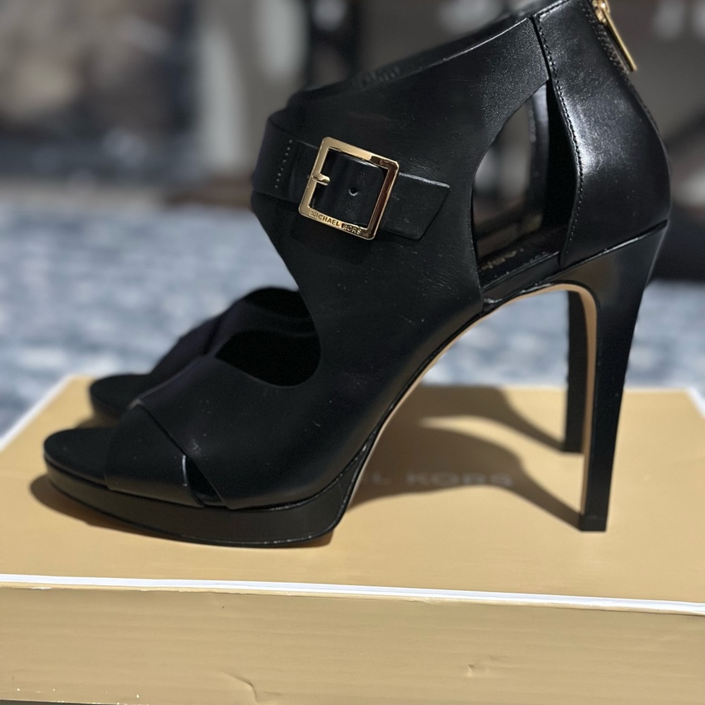 Michael Kors Kimber Sandal 9m - Picture 3 of 8